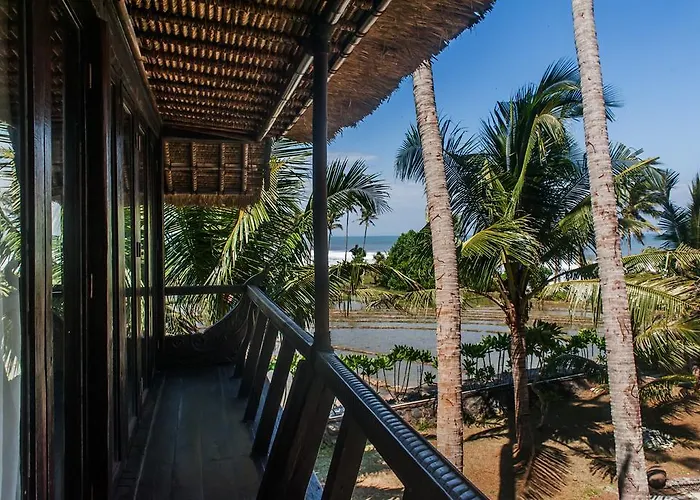 Exotic Beachfront Keong Villa *