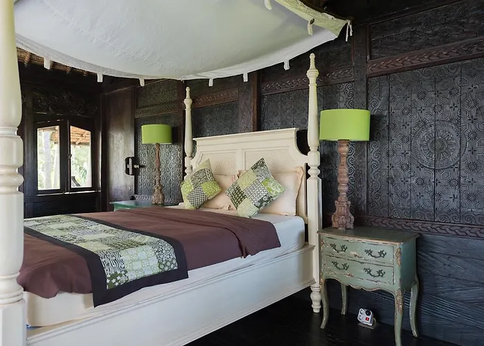 Exotic Beachfront Keong Villa *